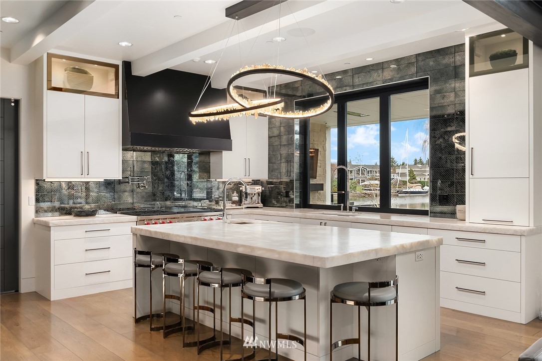 15 Crescent Key Bellevue, WA 98006 - Photo 14 of 40 a kitchen with a table and chairs in it