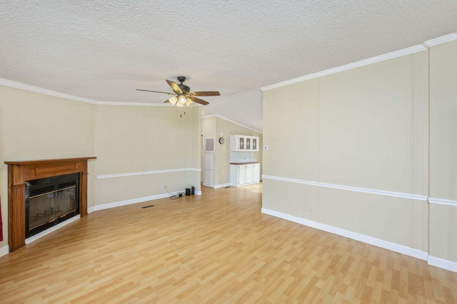 164 Jonquil Avenue DeFuniak Springs, FL 32433 - Photo 3 of 28 20231228164026088403000000-o