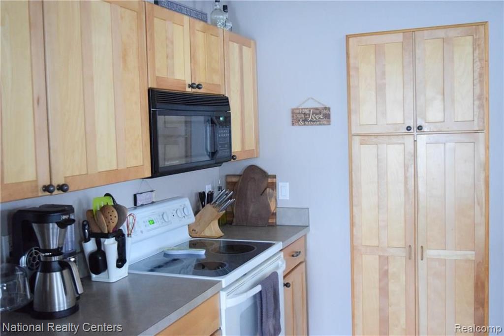 3356 Addie Street Waterford, MI 48329 - Photo 4 of 24