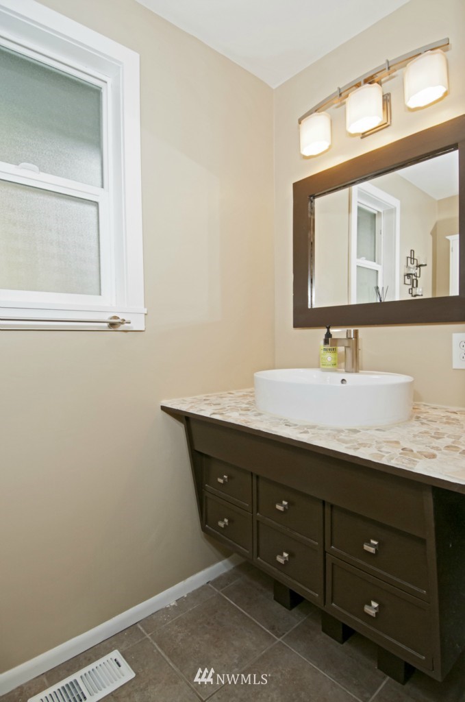 3935 Southwest Elmgrove Street Seattle, WA 98136 - Photo 13 of 20 Gallery Image 13
