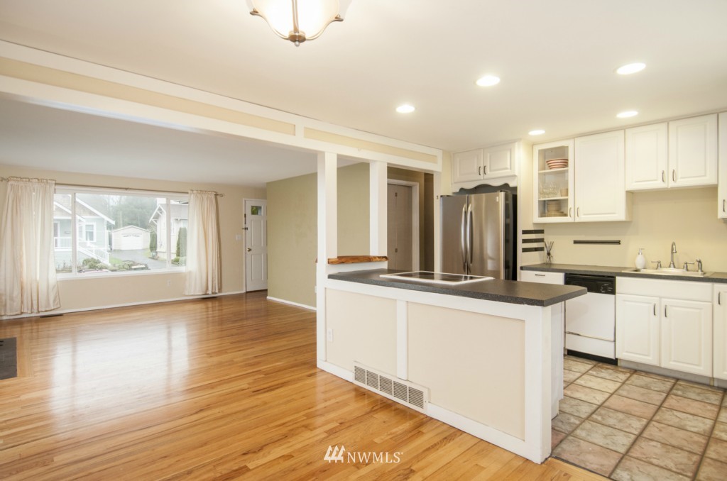 3935 Southwest Elmgrove Street Seattle, WA 98136 - Photo 7 of 20 Gallery Image 7