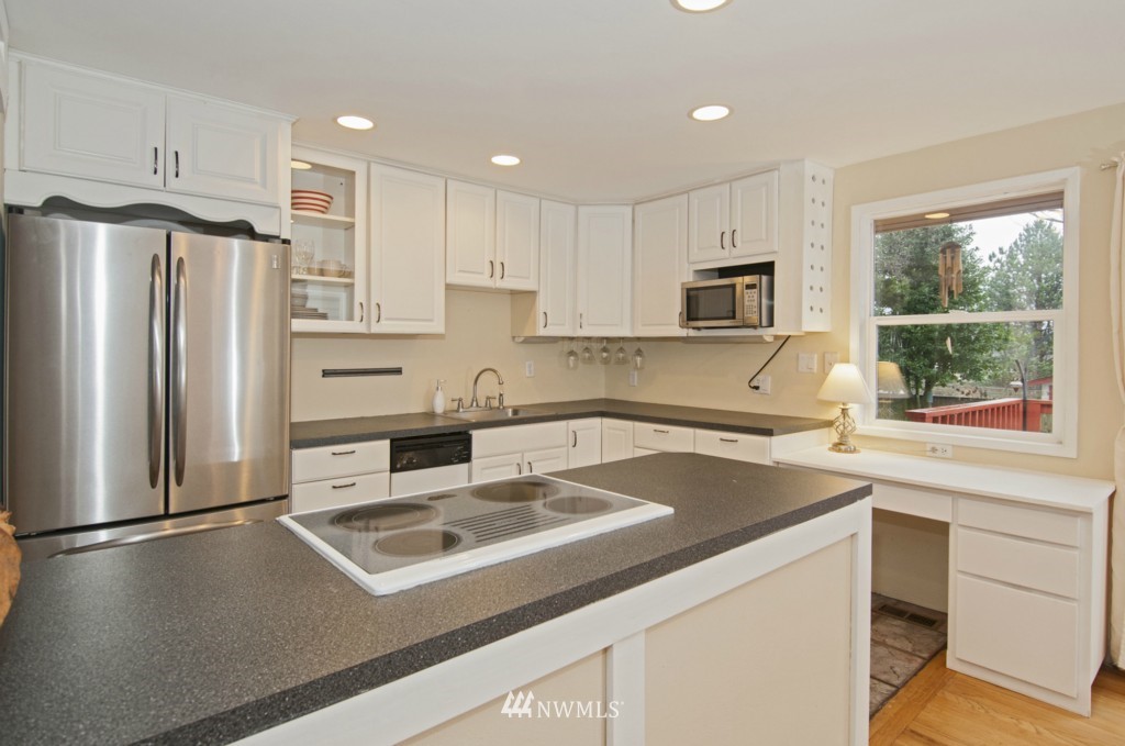 3935 Southwest Elmgrove Street Seattle, WA 98136 - Photo 8 of 20 Gallery Image 8