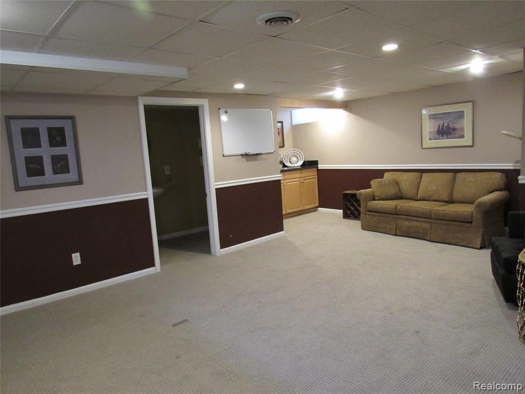 1635 Fairholme Road Grosse Pointe Woods, MI 48236 - Photo 35 of 42