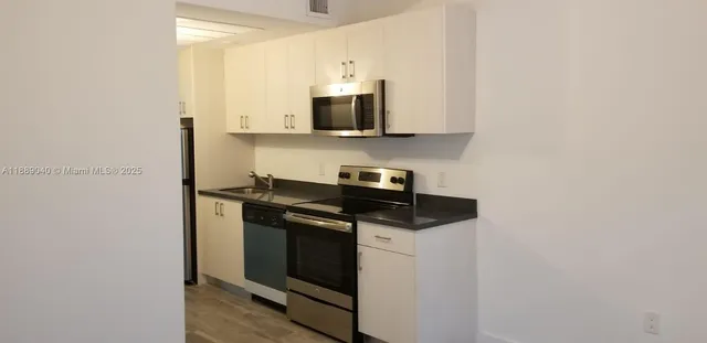 $1,800 | Flamingo-Lummus, Miami Beach, FL 33139