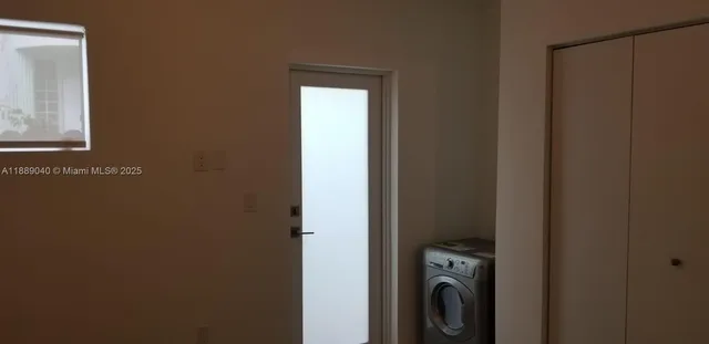 $1,800 | Flamingo-Lummus, Miami Beach, FL 33139