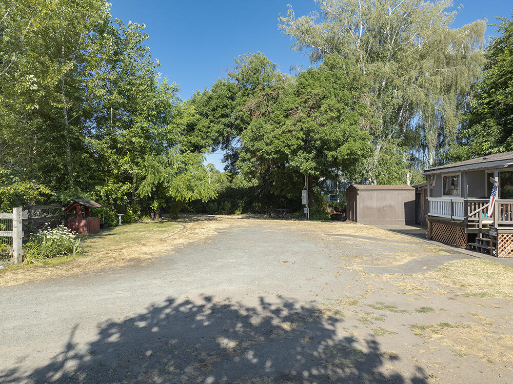 4726 Lower River Road Grants Pass, OR 97526 - Photo 18 of 37 18