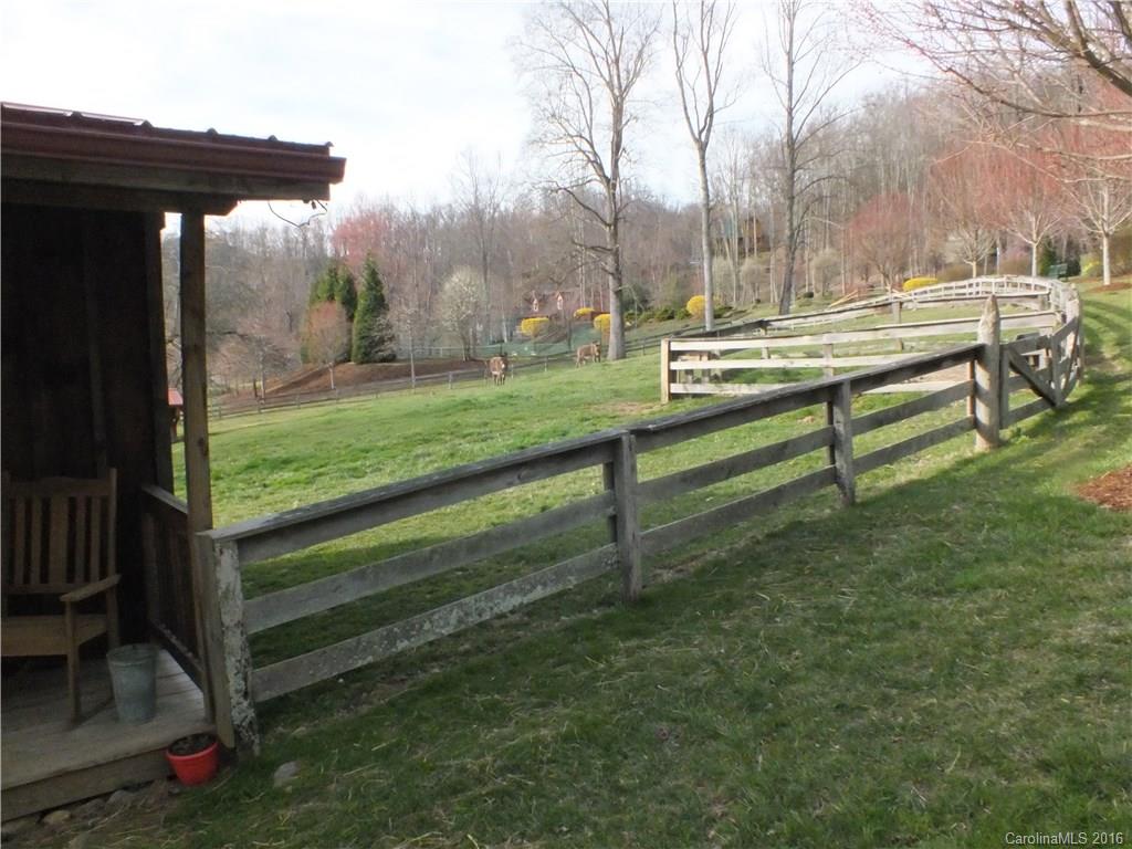 112 Ladderback Ridge, Unit 112 Waynesville, NC 28785 - Photo 13 of 22 Gallery Image 13