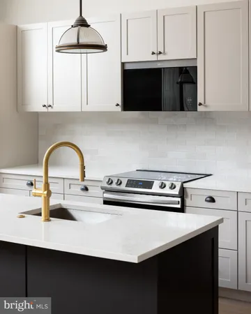 $6,030 | 200 South Broad Street, Unit 317, Philadelphia, PA 19102