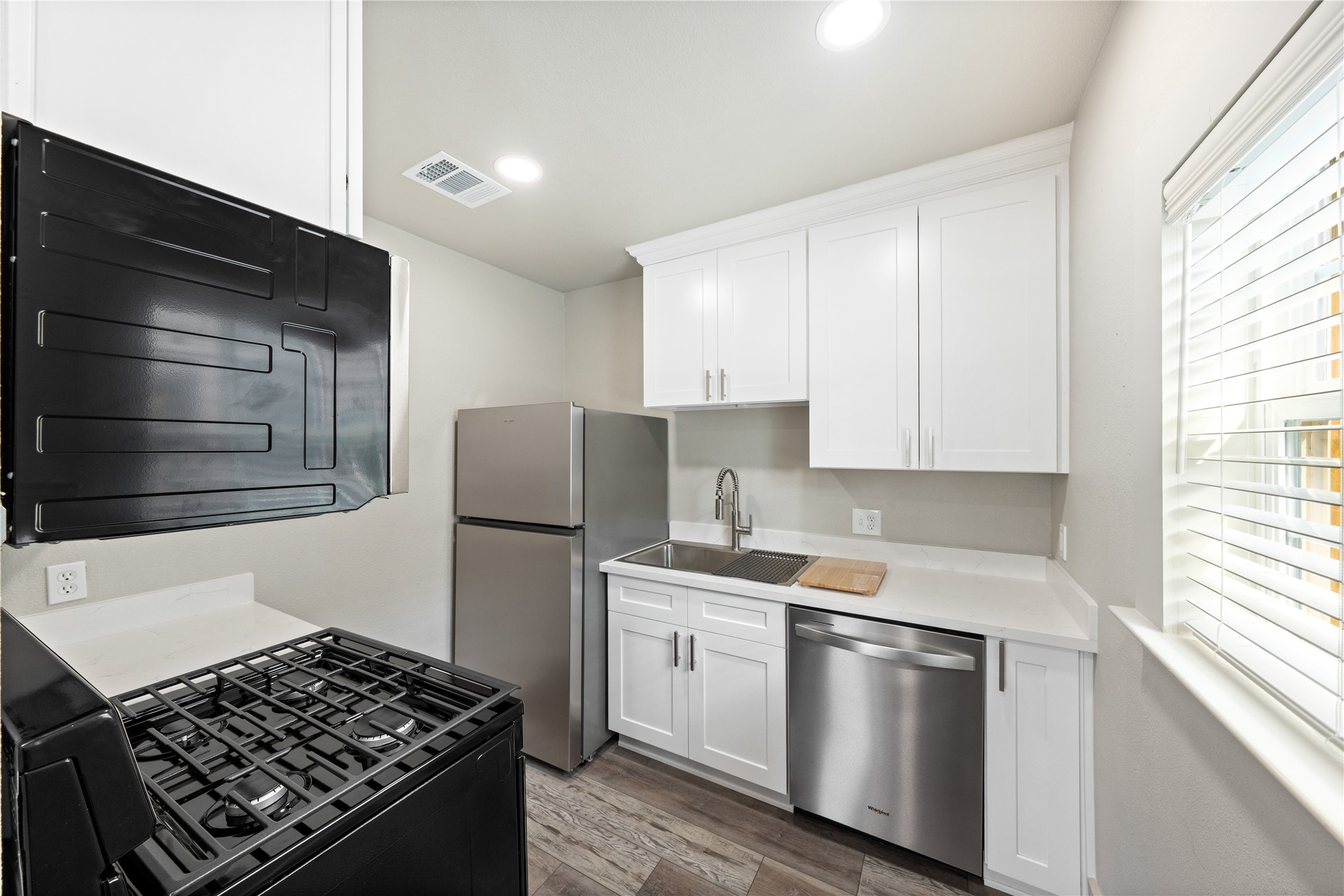 211 North Milby Street, Unit 4 Houston, TX 77003 - Photo 3 of 16 Kitchen