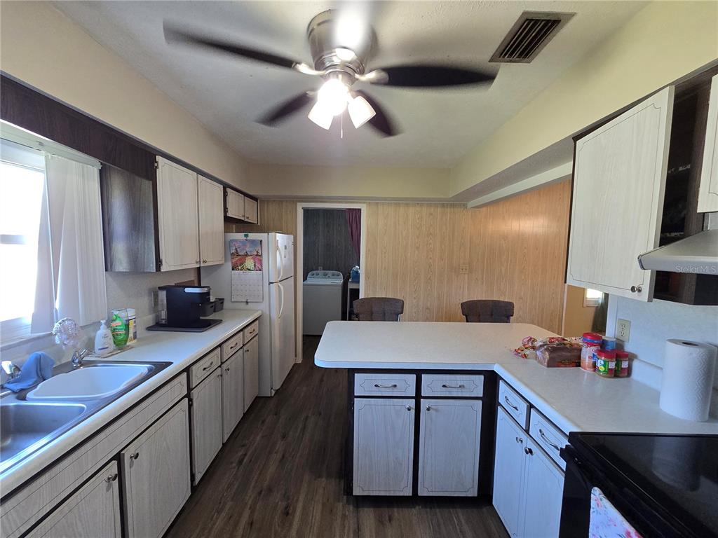 12882 East Wheeler Road Dover, FL 33527 - Photo 6 of 30