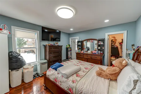 $739,900 | 85 Bayview Avenue, East Patchogue, NY 11772