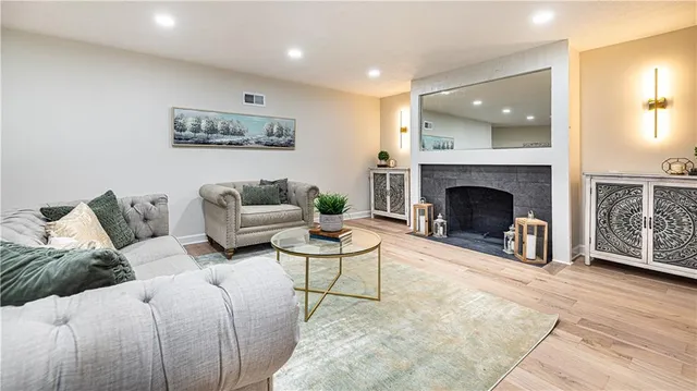 $489,900 | 126 East Bridlespur Drive, Kansas City, MO 64114