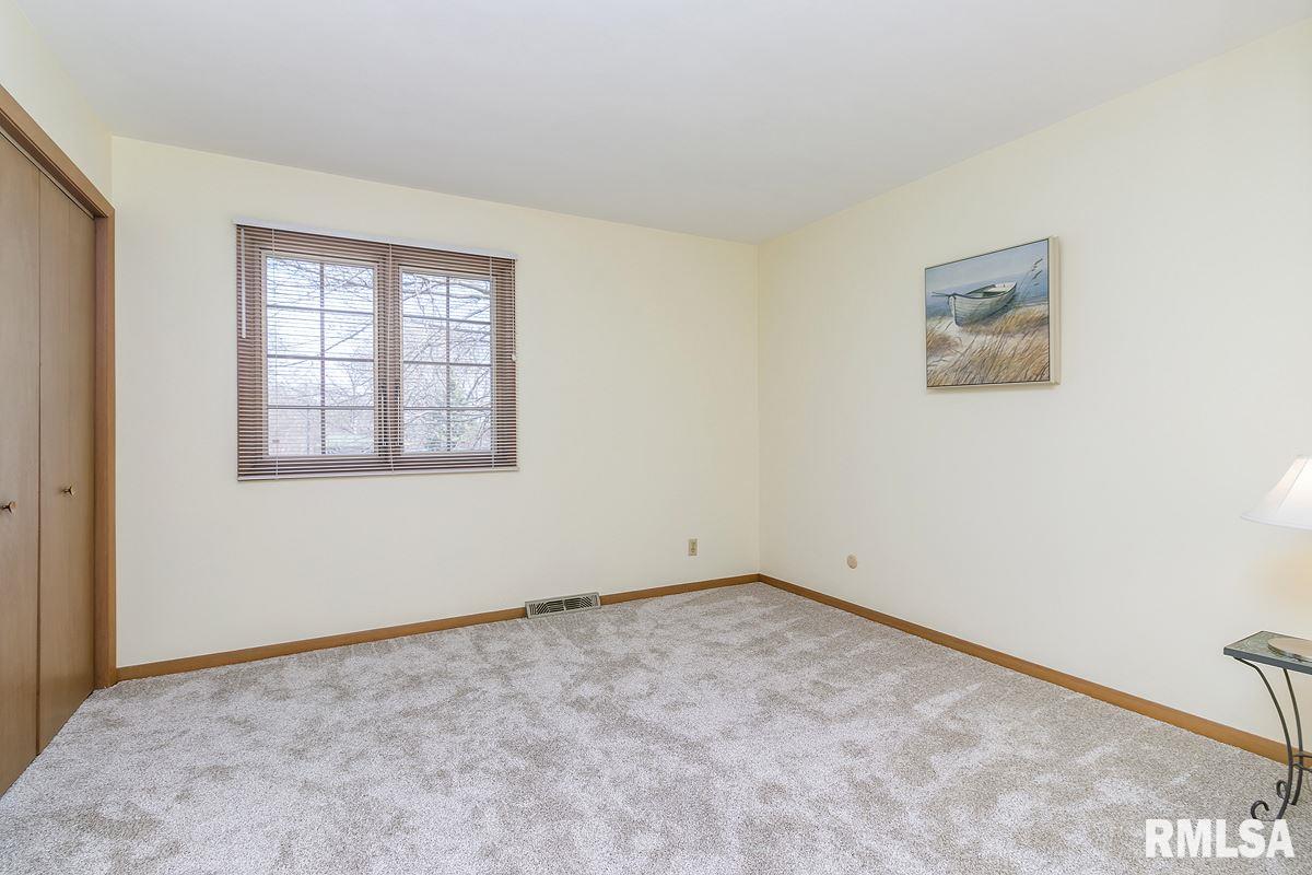2223 Lincoln Road Bettendorf, IA 52722 - Photo 14 of 24 Gallery Image 14