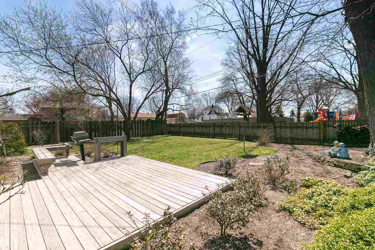 2223 Lincoln Road Bettendorf, IA 52722 - Photo 23 of 24 Gallery Image 23