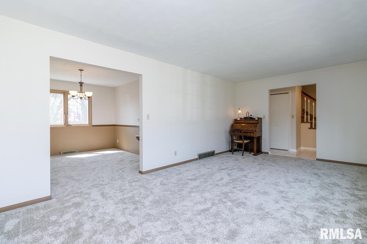 2223 Lincoln Road Bettendorf, IA 52722 - Photo 4 of 24 Gallery Image 4