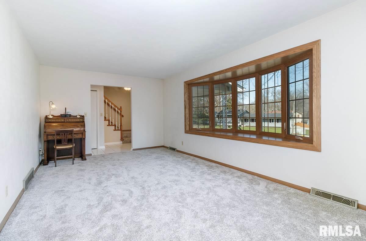 2223 Lincoln Road Bettendorf, IA 52722 - Photo 5 of 24 Gallery Image 5