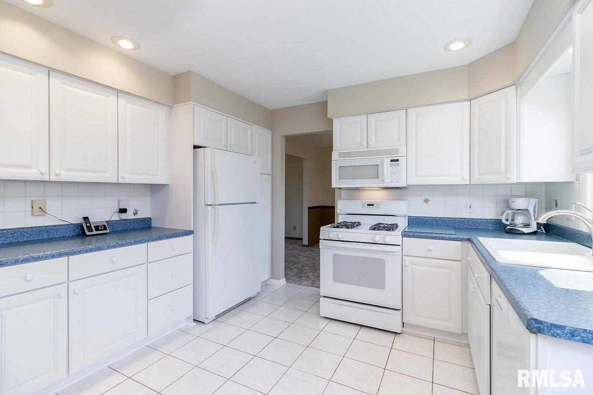 2223 Lincoln Road Bettendorf, IA 52722 - Photo 9 of 24 Gallery Image 9