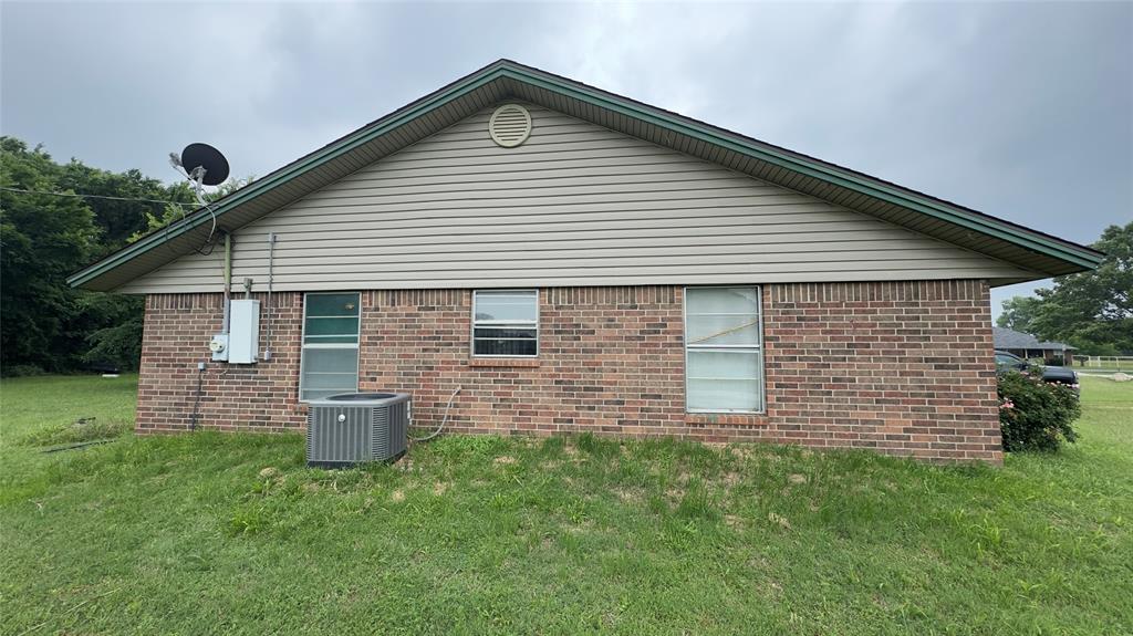 415 Meadowlark Trail Springtown, TX 76082 - Photo 22 of 35 a front view of house with backyard and yard