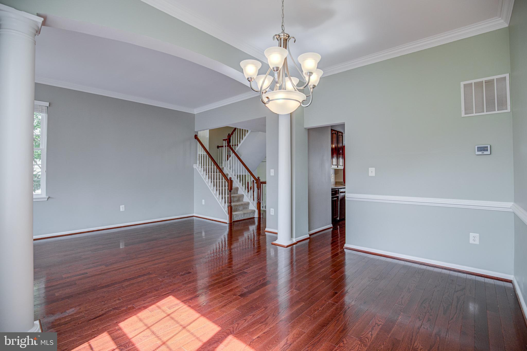 20609 Glenmere Square Sterling, VA 20165 - Photo 18 of 50 Dining room entry to kitchen