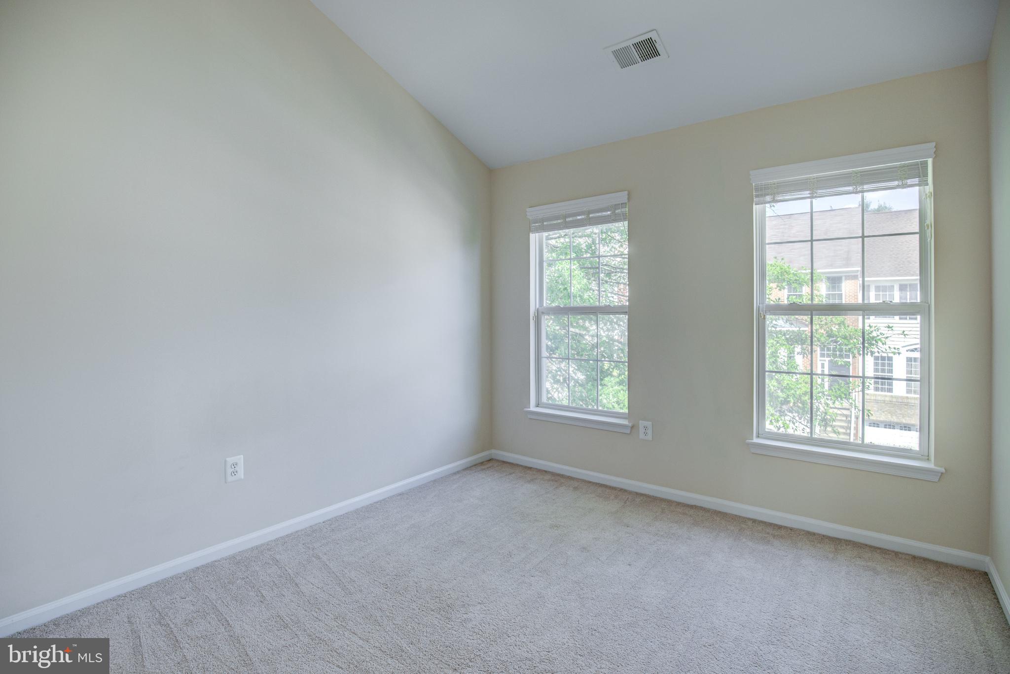 20609 Glenmere Square Sterling, VA 20165 - Photo 25 of 50 Bedroom 1