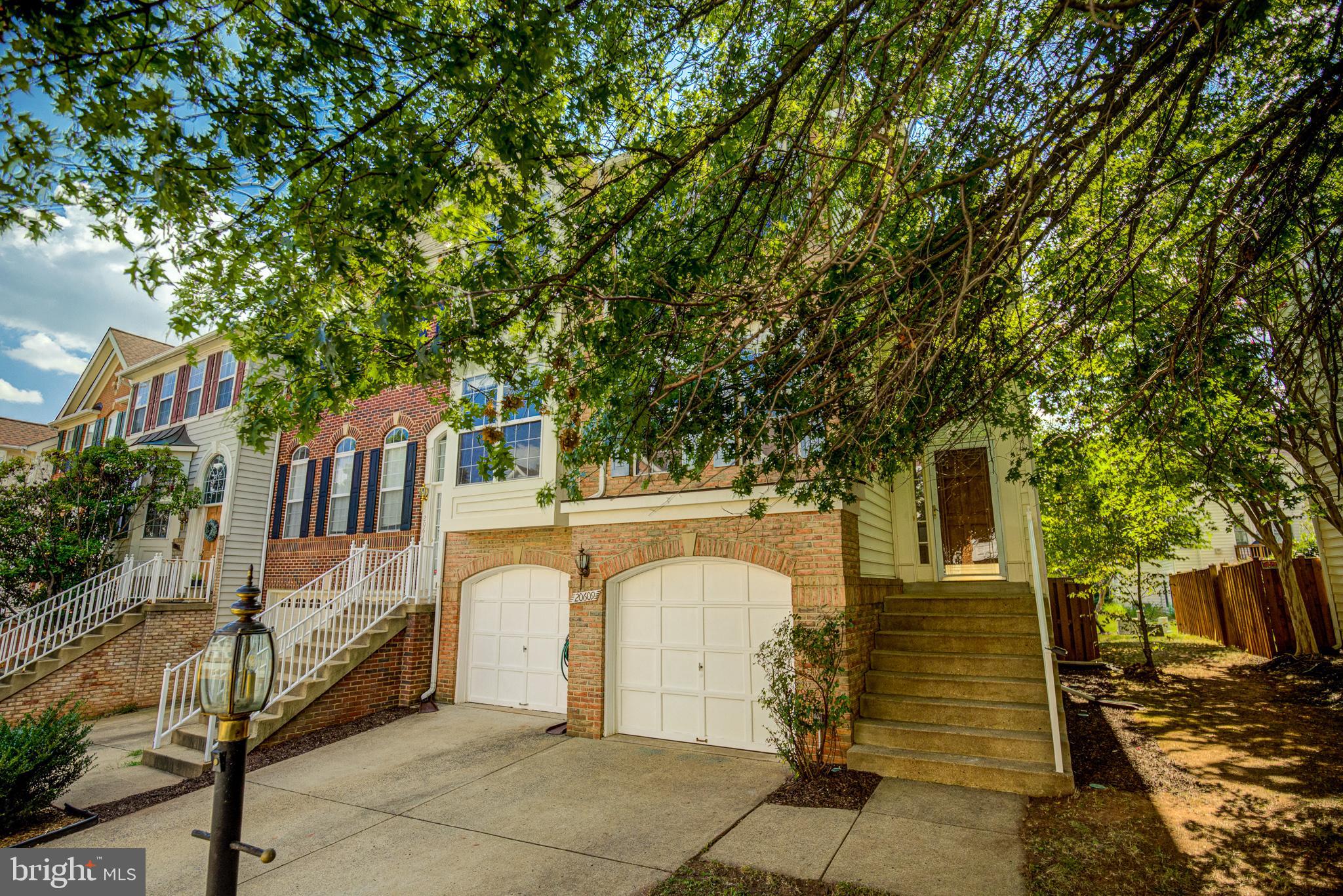 20609 Glenmere Square Sterling, VA 20165 - Photo 3 of 50 Private Entryway