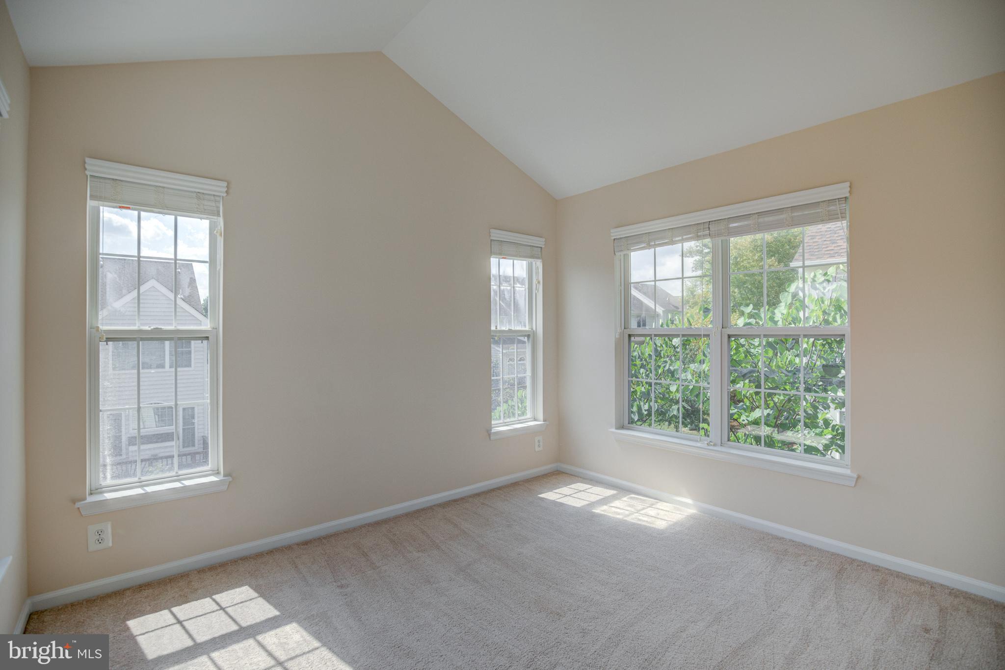 20609 Glenmere Square Sterling, VA 20165 - Photo 31 of 50 Sitting room