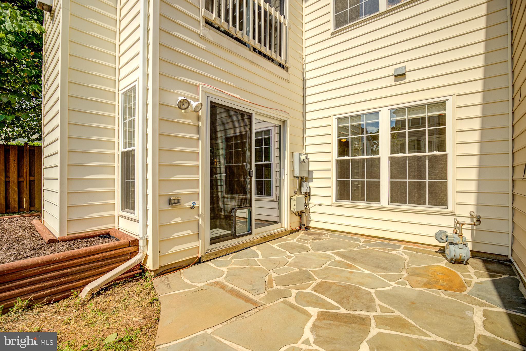 20609 Glenmere Square Sterling, VA 20165 - Photo 44 of 50 Private patio