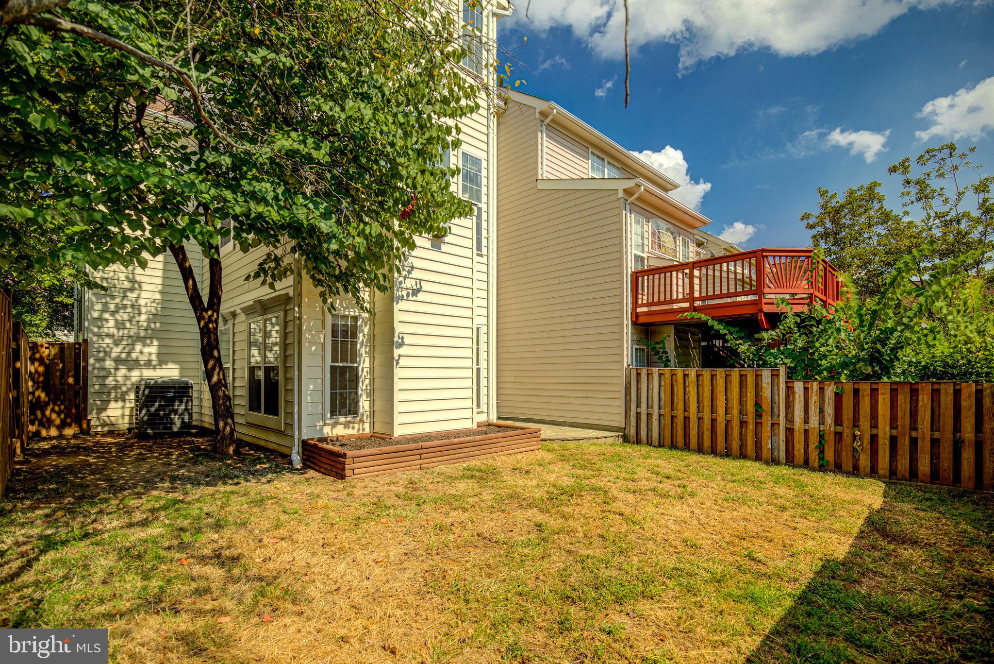 20609 Glenmere Square Sterling, VA 20165 - Photo 46 of 50 Back yard