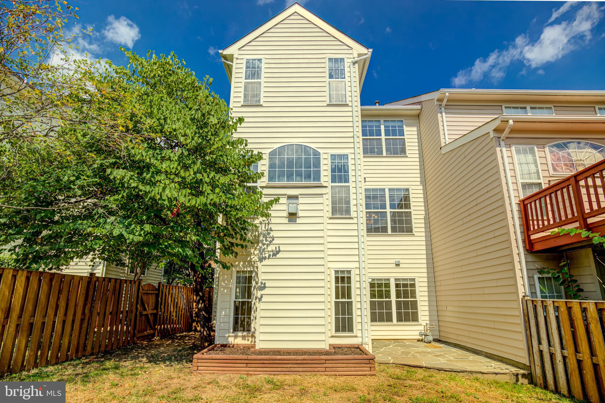 20609 Glenmere Square Sterling, VA 20165 - Photo 5 of 50 3 Level bumpout