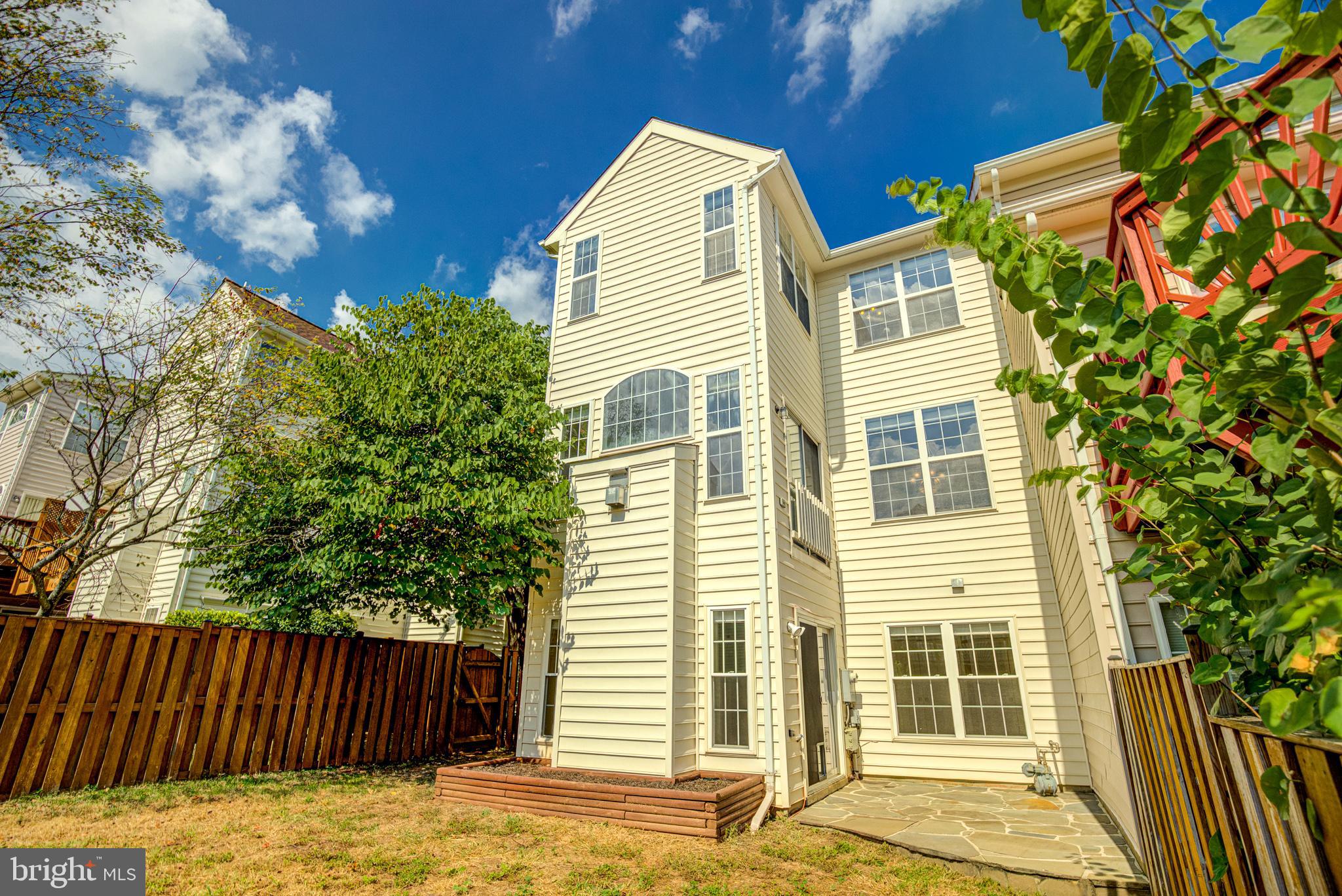 20609 Glenmere Square Sterling, VA 20165 - Photo 6 of 50 Private patio for entertaining