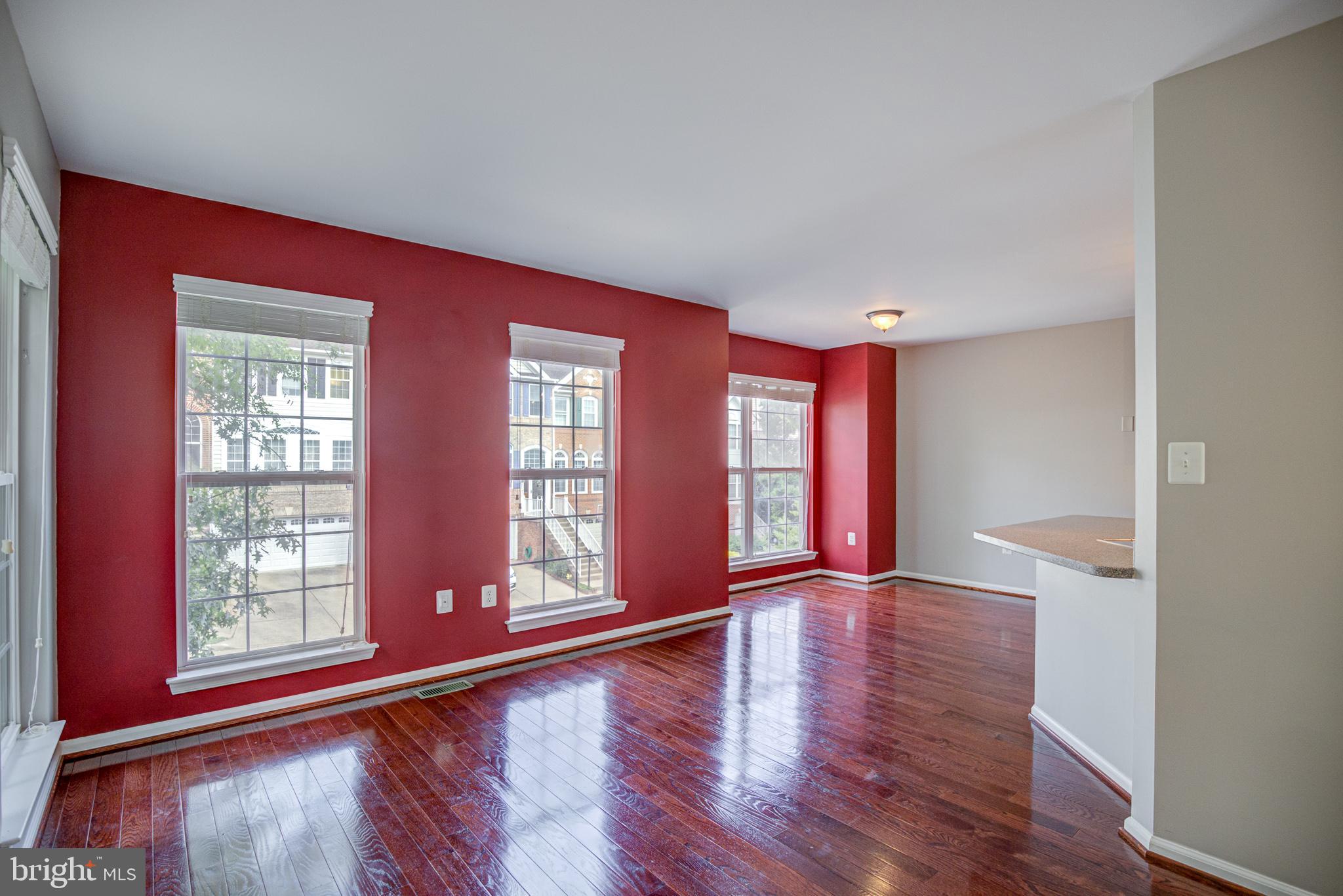 20609 Glenmere Square Sterling, VA 20165 - Photo 10 of 50 Eat in Kitchen