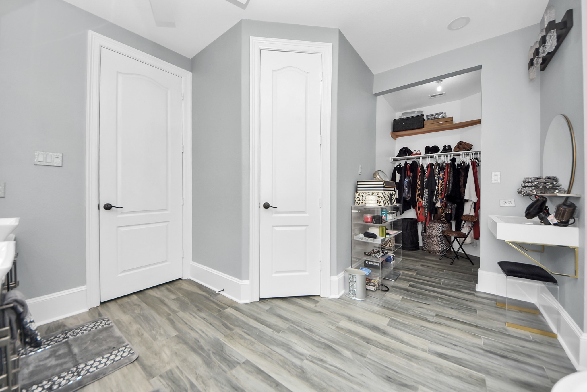 28115 Kudzu Drive Spring, TX 77386 - Photo 29 of 39 a view of a livingroom with wooden floor and closet area
