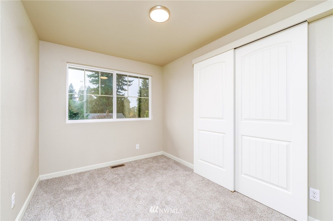 2926 Northeast 5th Place Renton, WA 98056 - Photo 21 of 40 an empty room with a window