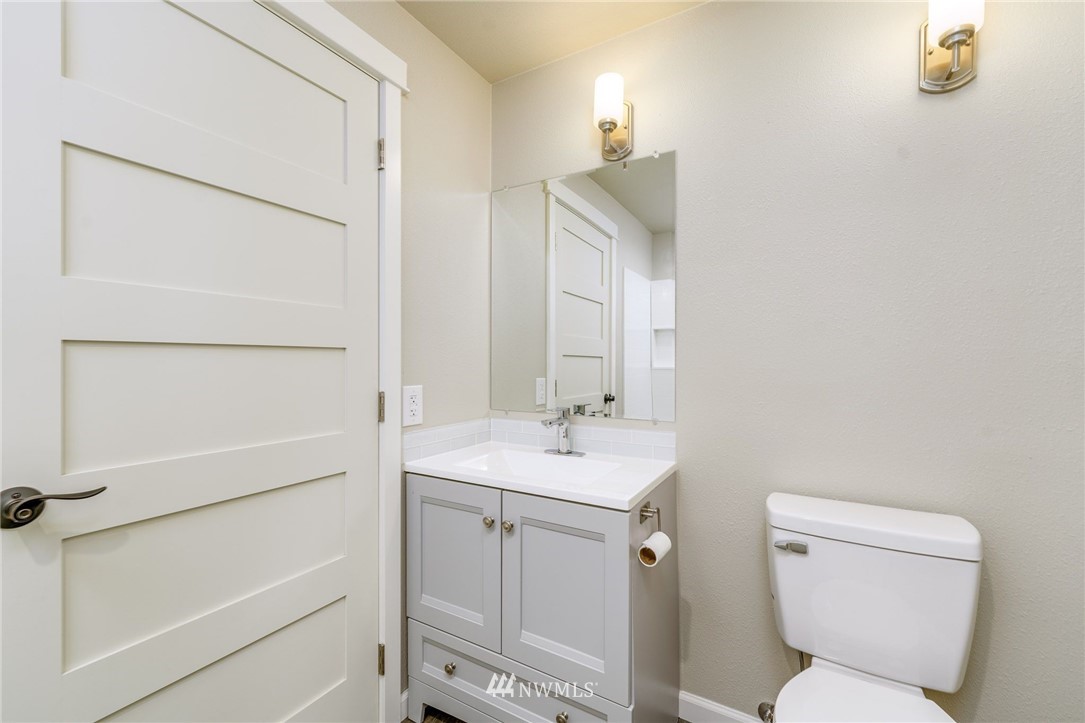 2926 Northeast 5th Place Renton, WA 98056 - Photo 24 of 40 an empty room with closet and mirrors