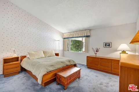 $1,295,000 | 5716 Star Lane, Woodland Hills, CA 91367