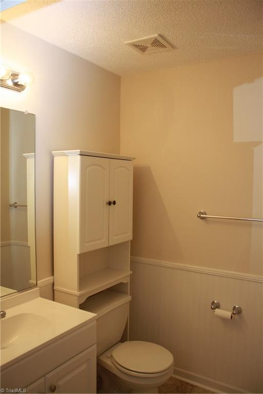 140 1A James Road High Point, NC 27265 - Photo 9 of 11 Guest bath