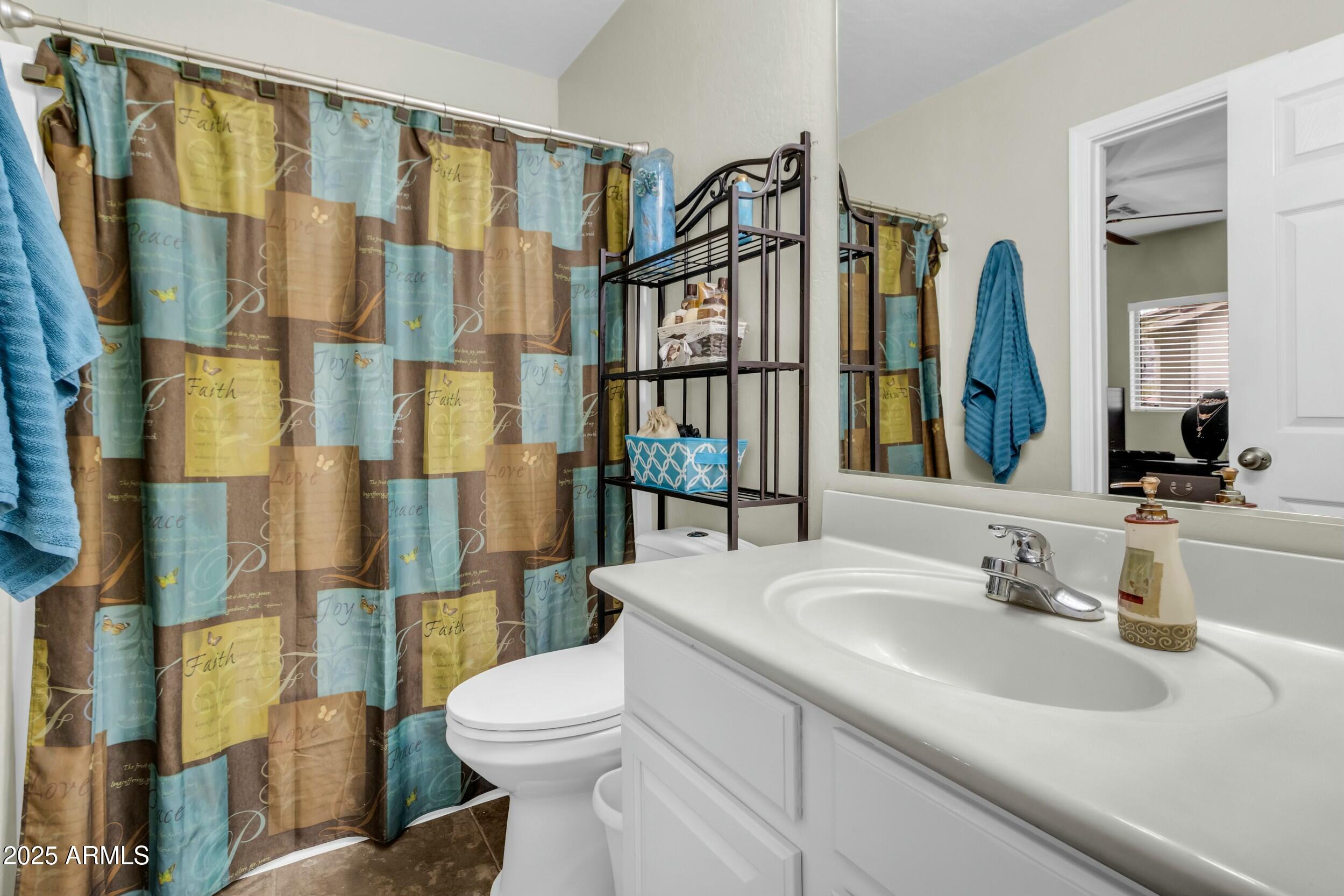 1333 East Pedro Road Phoenix, AZ 85042 - Photo 24 of 49 Guest Bath