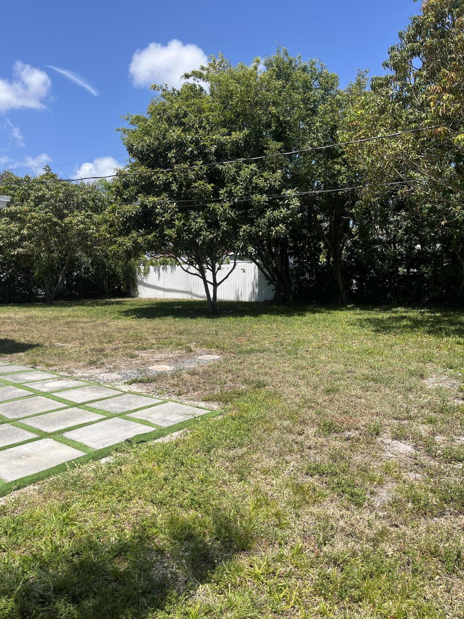 477 Northeast 35th Street Boca Raton, FL 33431 - Photo 32 of 35 Yard