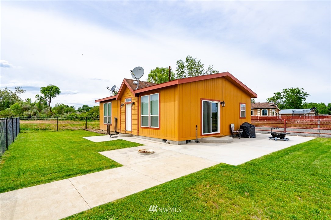 370 Palen Road Zillah, WA 98953 - Photo 2 of 21 Gallery Image 2