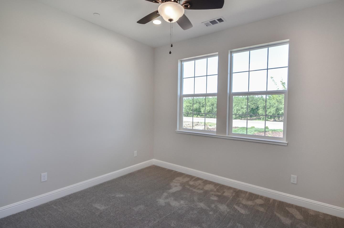 684 South Mohler Road Ripon, CA 95366 - Photo 22 of 41 an empty room with a window