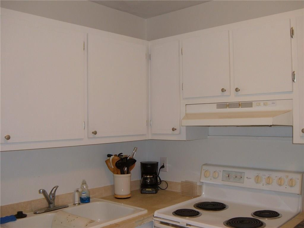 136 South Cypress Road, Unit 325 Pompano Beach, FL 33060 - Photo 12 of 22 KITCHEN
