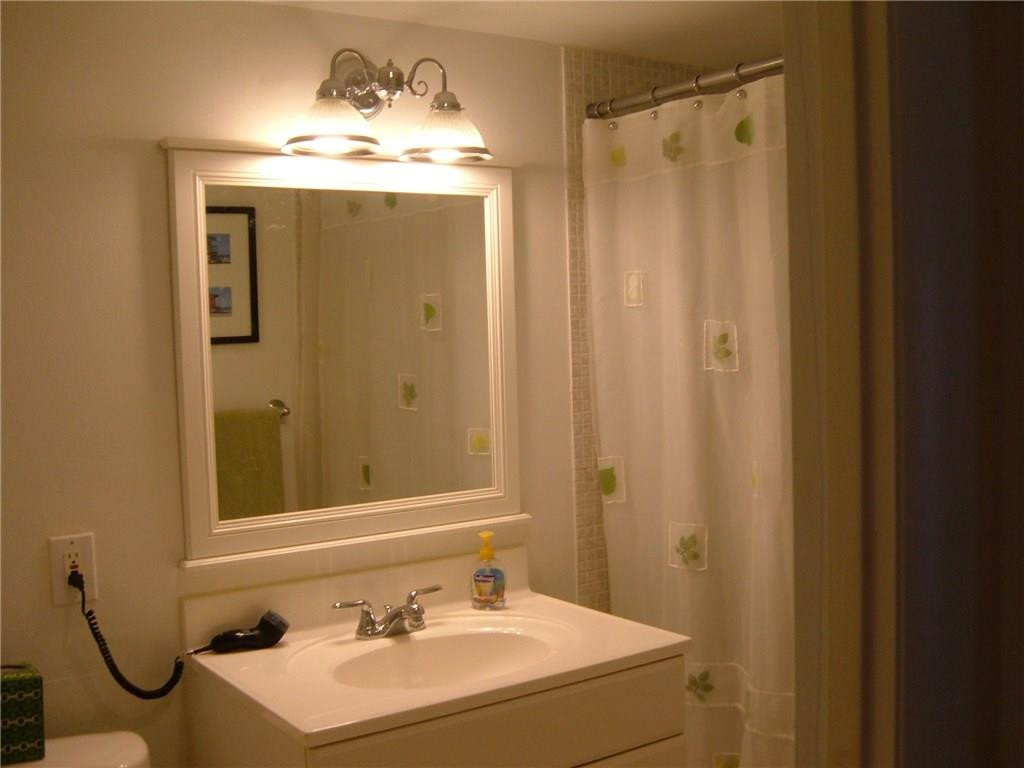 136 South Cypress Road, Unit 325 Pompano Beach, FL 33060 - Photo 16 of 22 GUEST BATHROOM