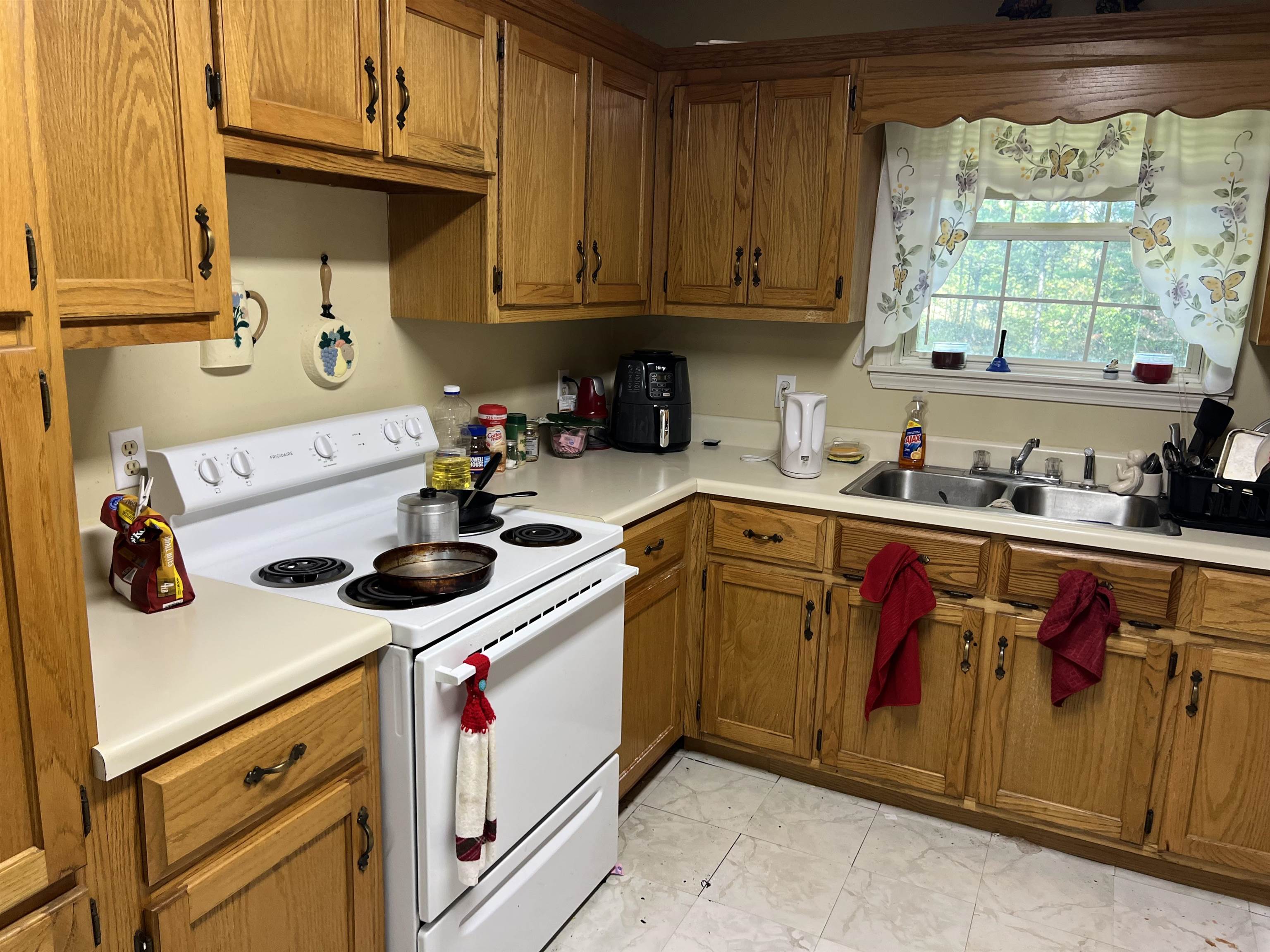 180-150 Burks Road Savannah, TN 38372 - Photo 2 of 11 a kitchen with stainless steel appliances a stove a sink and cabinets