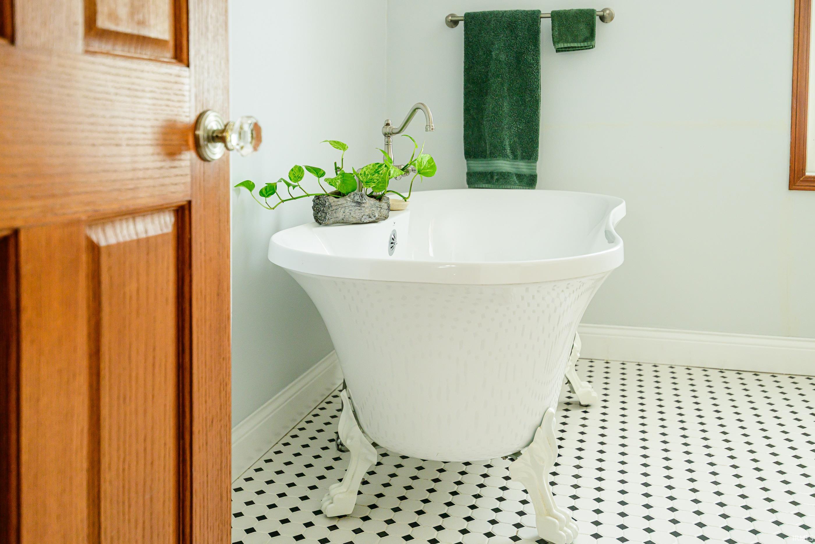 817 West 8th Street Bloomington, IN 47404 - Photo 24 of 36