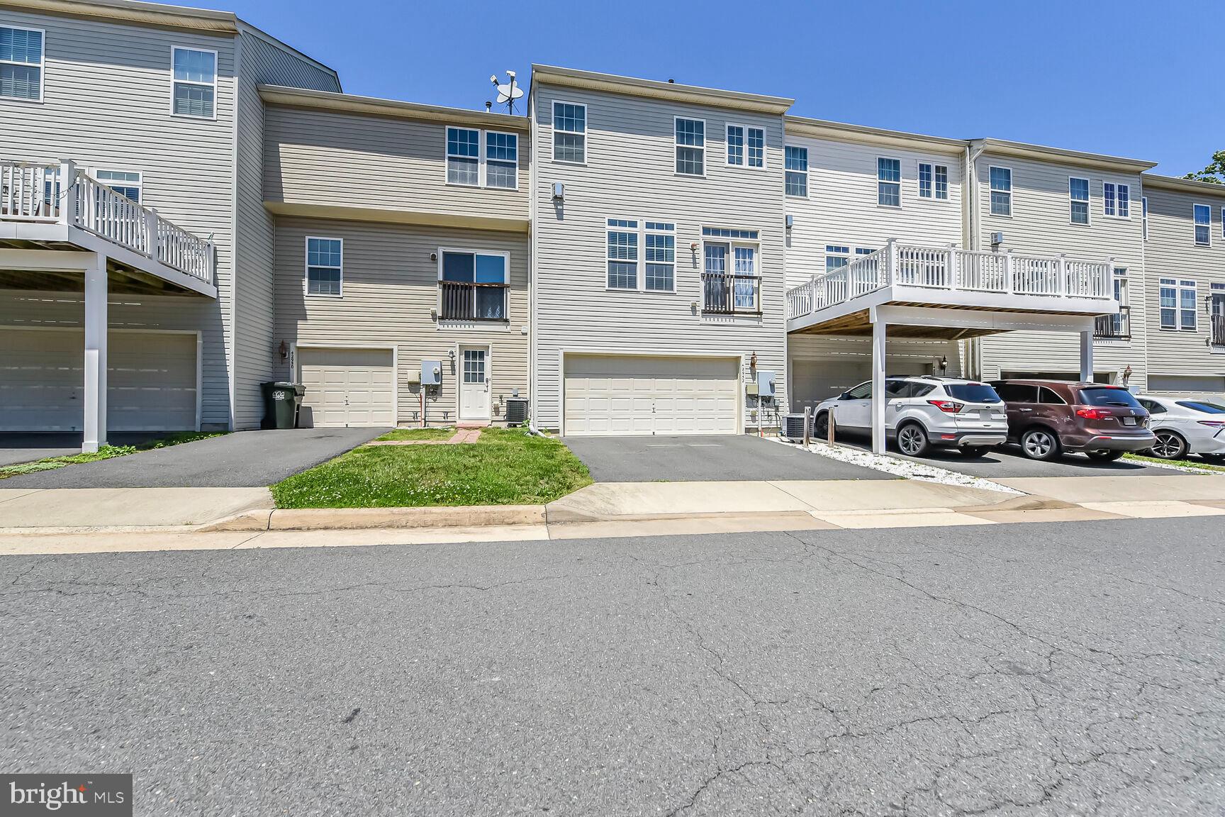 42952 Miltec Terrace Chantilly, VA 20152 - Photo 2 of 30 a car parked in front of a building