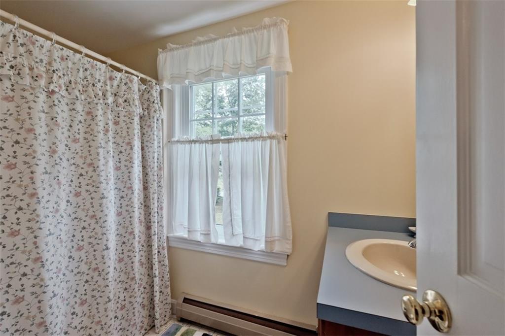 3 Harbor Ridge Road Freeport, ME 04032 - Photo 26 of 35 Guest bathroom with shower
