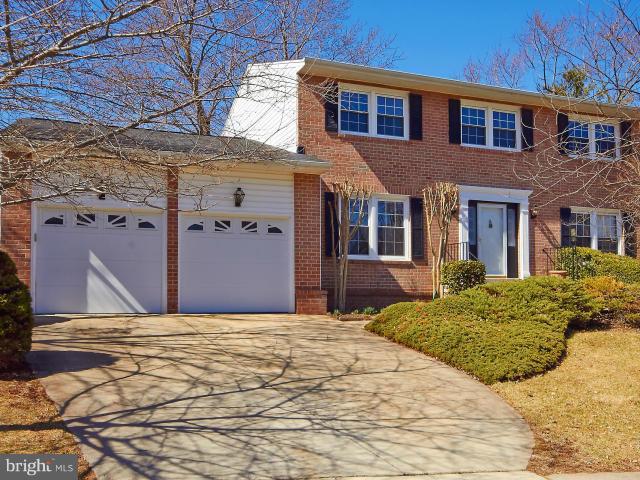 4082 Braxton Road Chantilly, VA 20151 - Photo 1 of 29 Exterior (Front)
