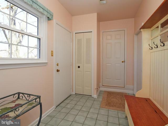 4082 Braxton Road Chantilly, VA 20151 - Photo 15 of 29 Interior (General)