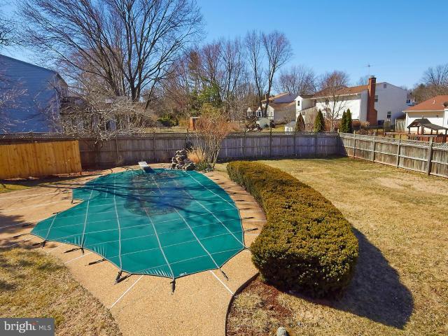 4082 Braxton Road Chantilly, VA 20151 - Photo 3 of 29 Exterior (Rear)