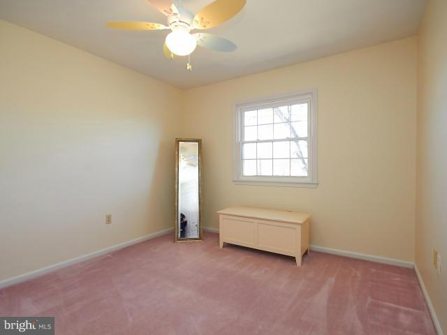 4082 Braxton Road Chantilly, VA 20151 - Photo 22 of 29 Bedroom